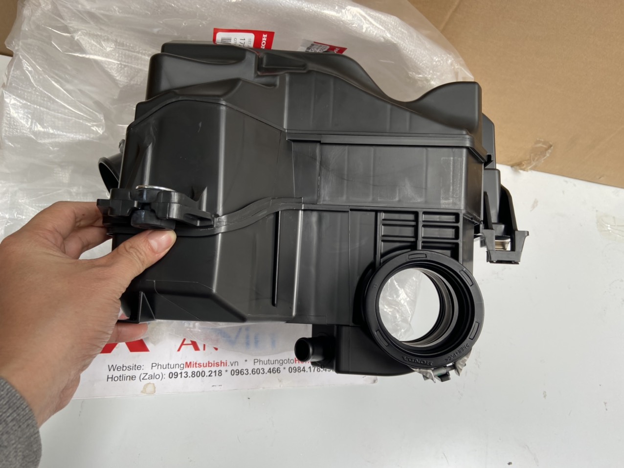 Nắp bầu lọc gió dưới xe Honda JAZZ 